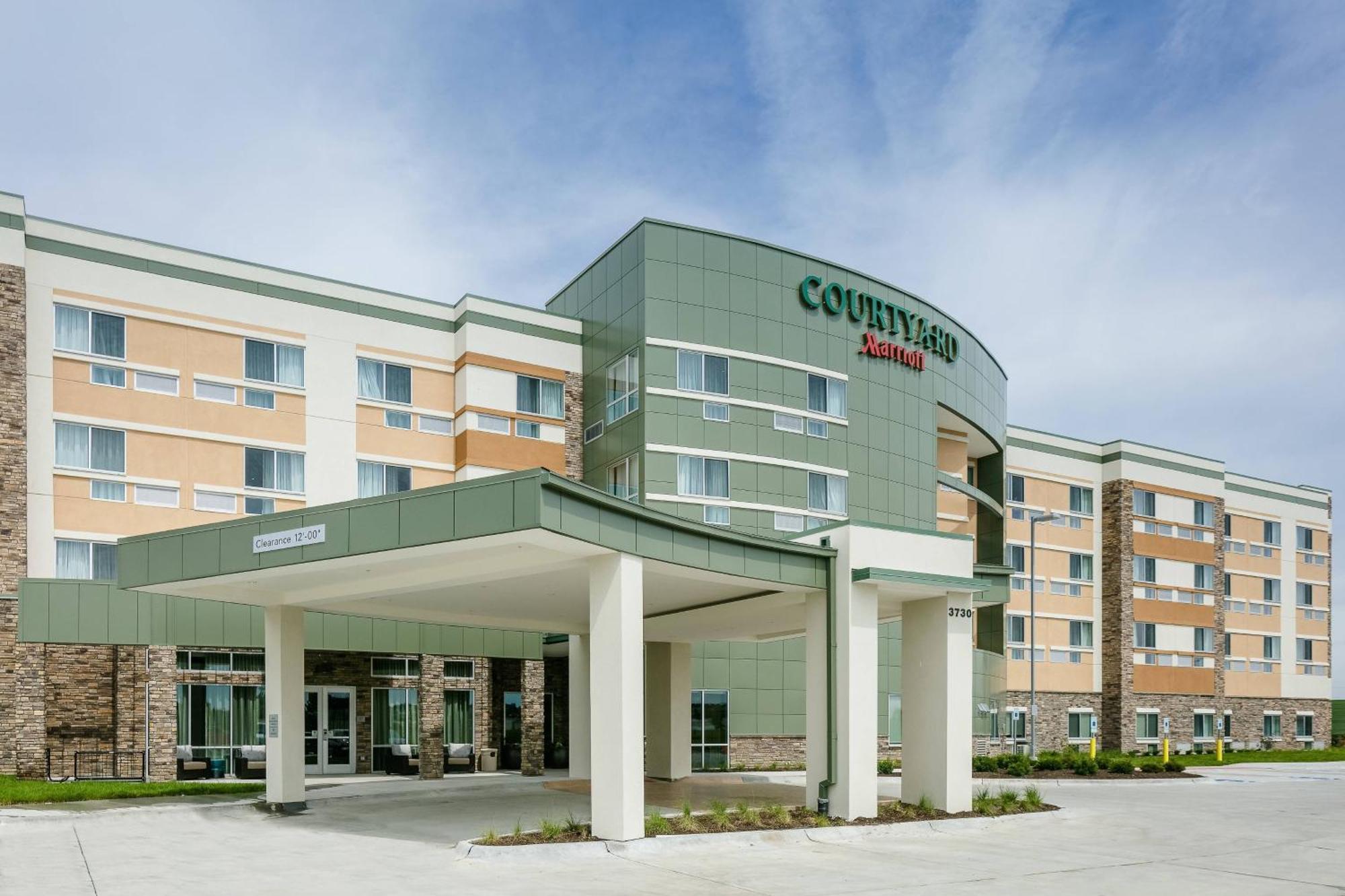 Courtyard By Marriott Omaha Bellevue At Beardmore Event Center Екстериор снимка