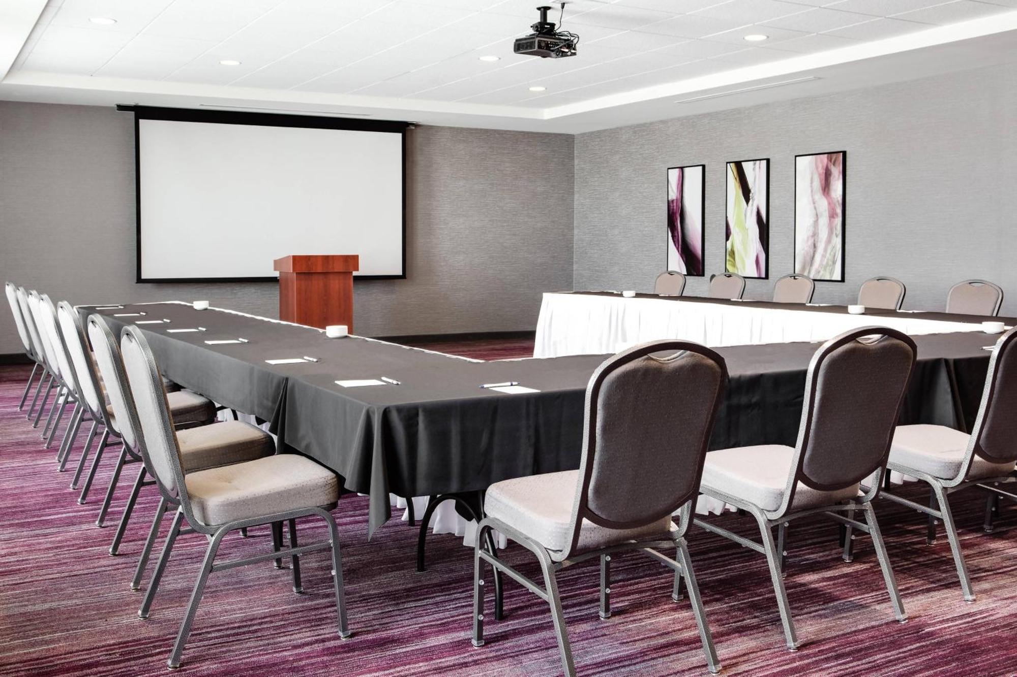 Courtyard By Marriott Omaha Bellevue At Beardmore Event Center Екстериор снимка