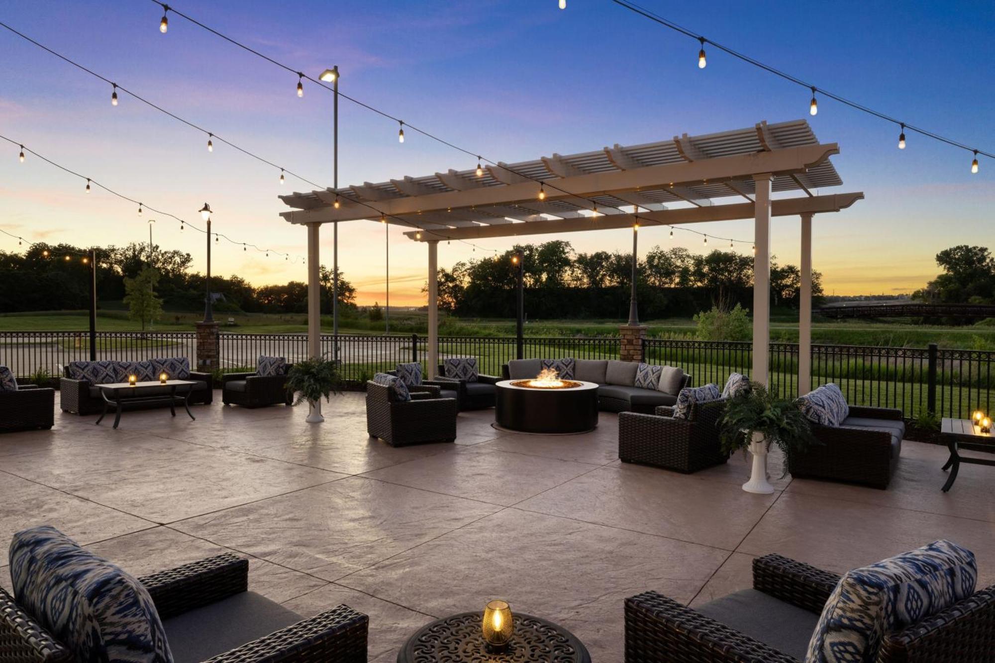 Courtyard By Marriott Omaha Bellevue At Beardmore Event Center Екстериор снимка