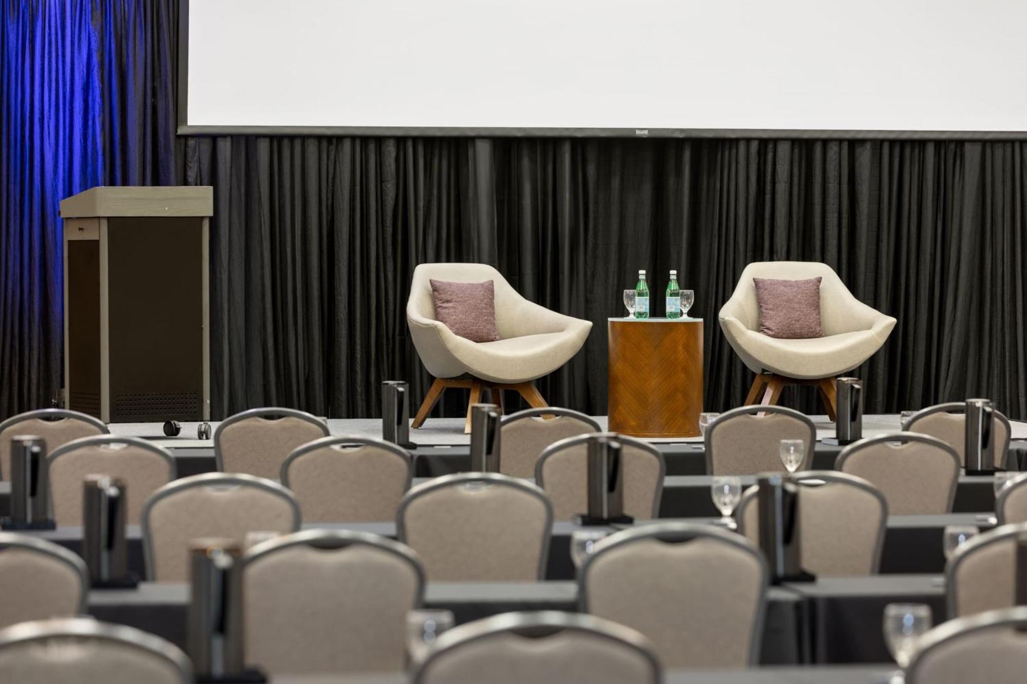 Courtyard By Marriott Omaha Bellevue At Beardmore Event Center Екстериор снимка