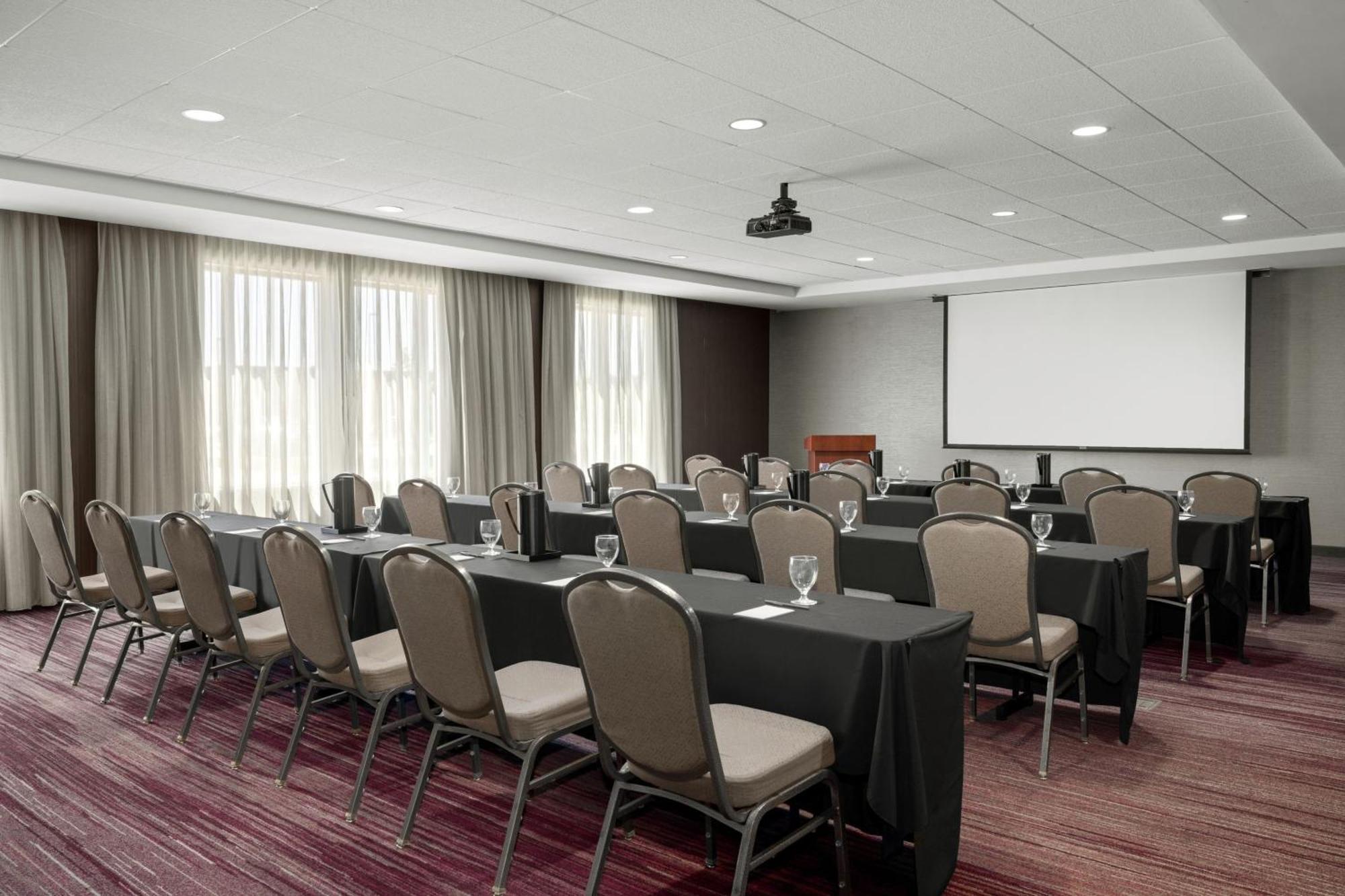 Courtyard By Marriott Omaha Bellevue At Beardmore Event Center Екстериор снимка