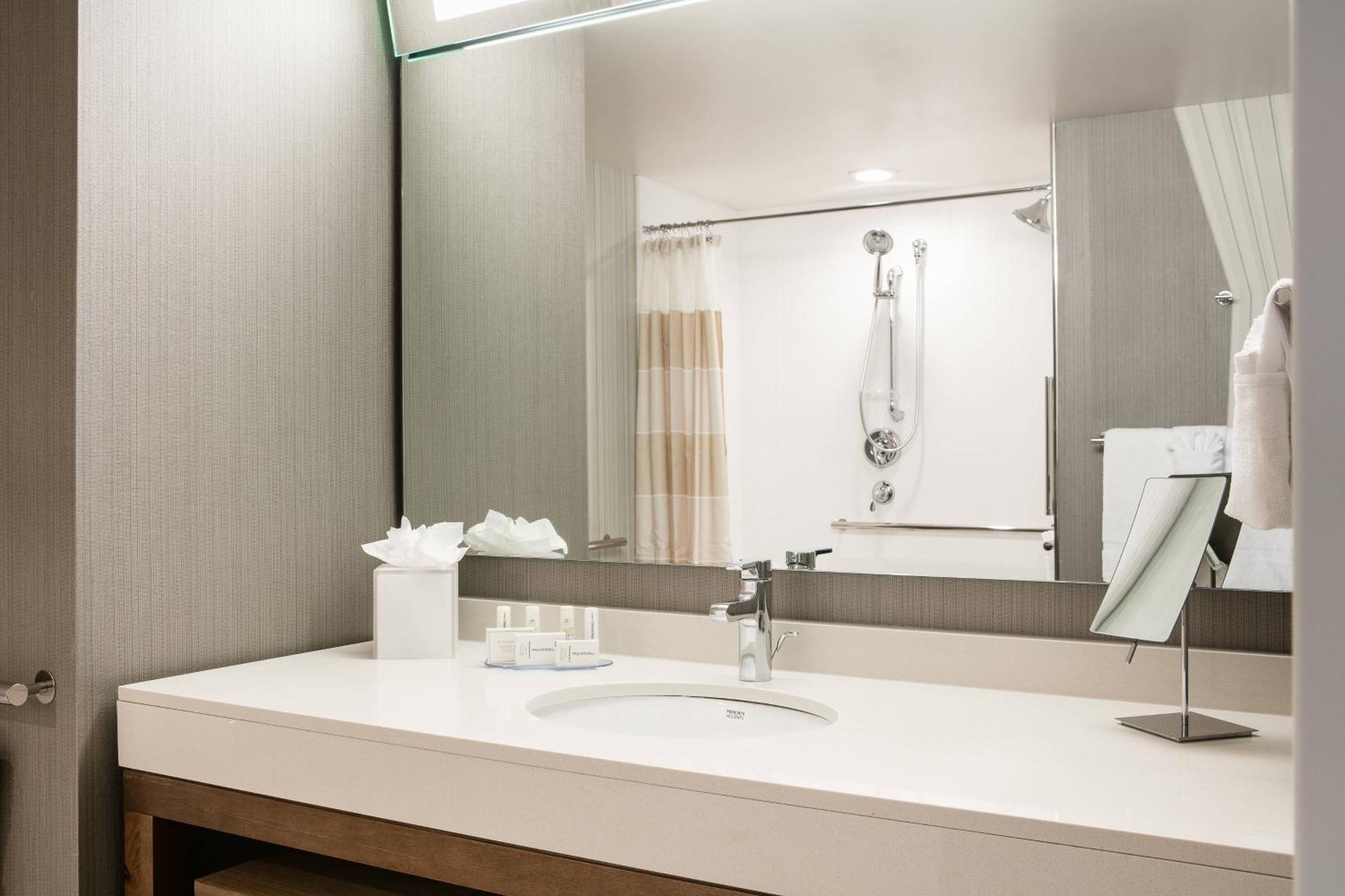 Courtyard By Marriott Omaha Bellevue At Beardmore Event Center Екстериор снимка