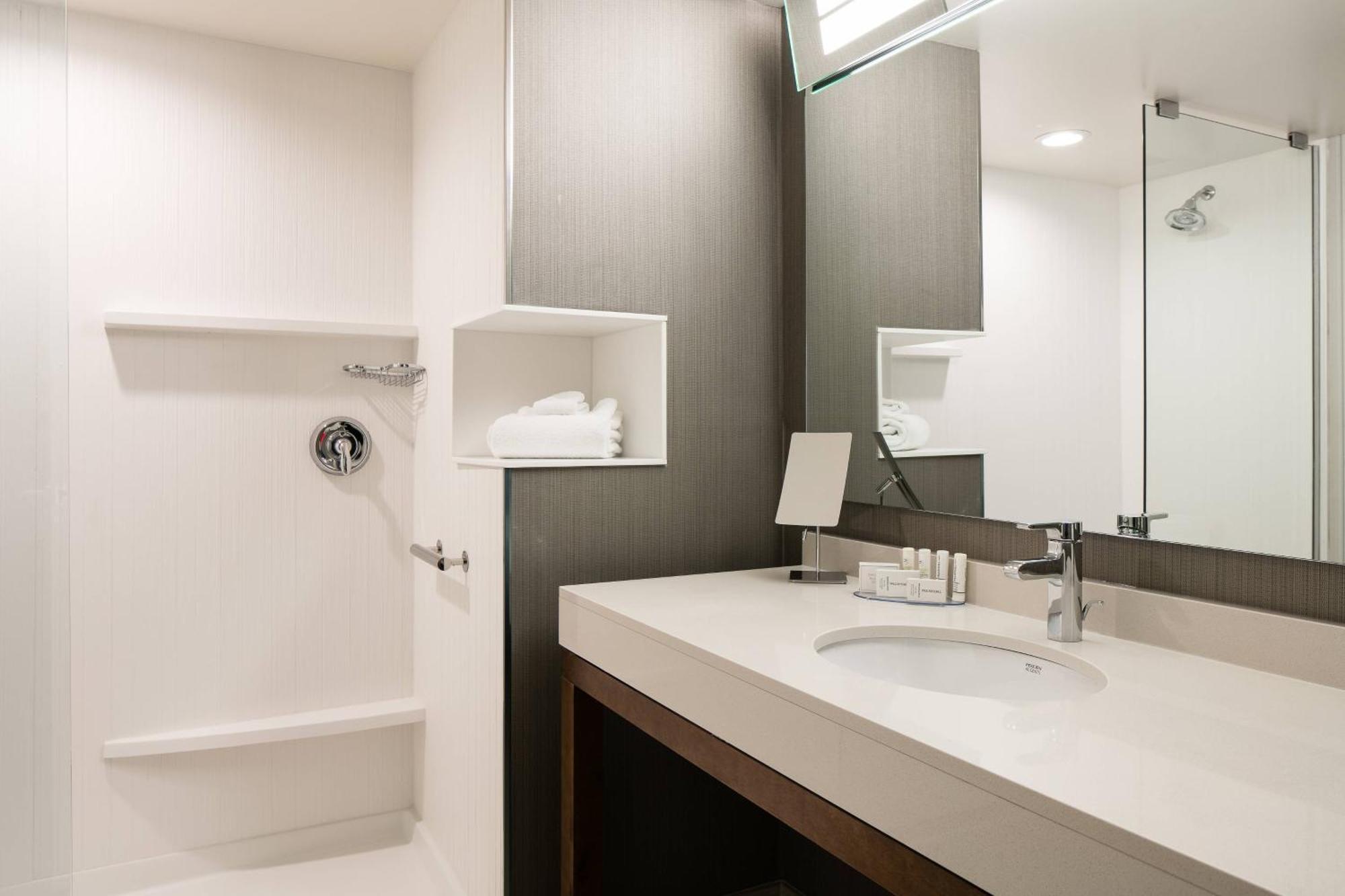 Courtyard By Marriott Omaha Bellevue At Beardmore Event Center Екстериор снимка