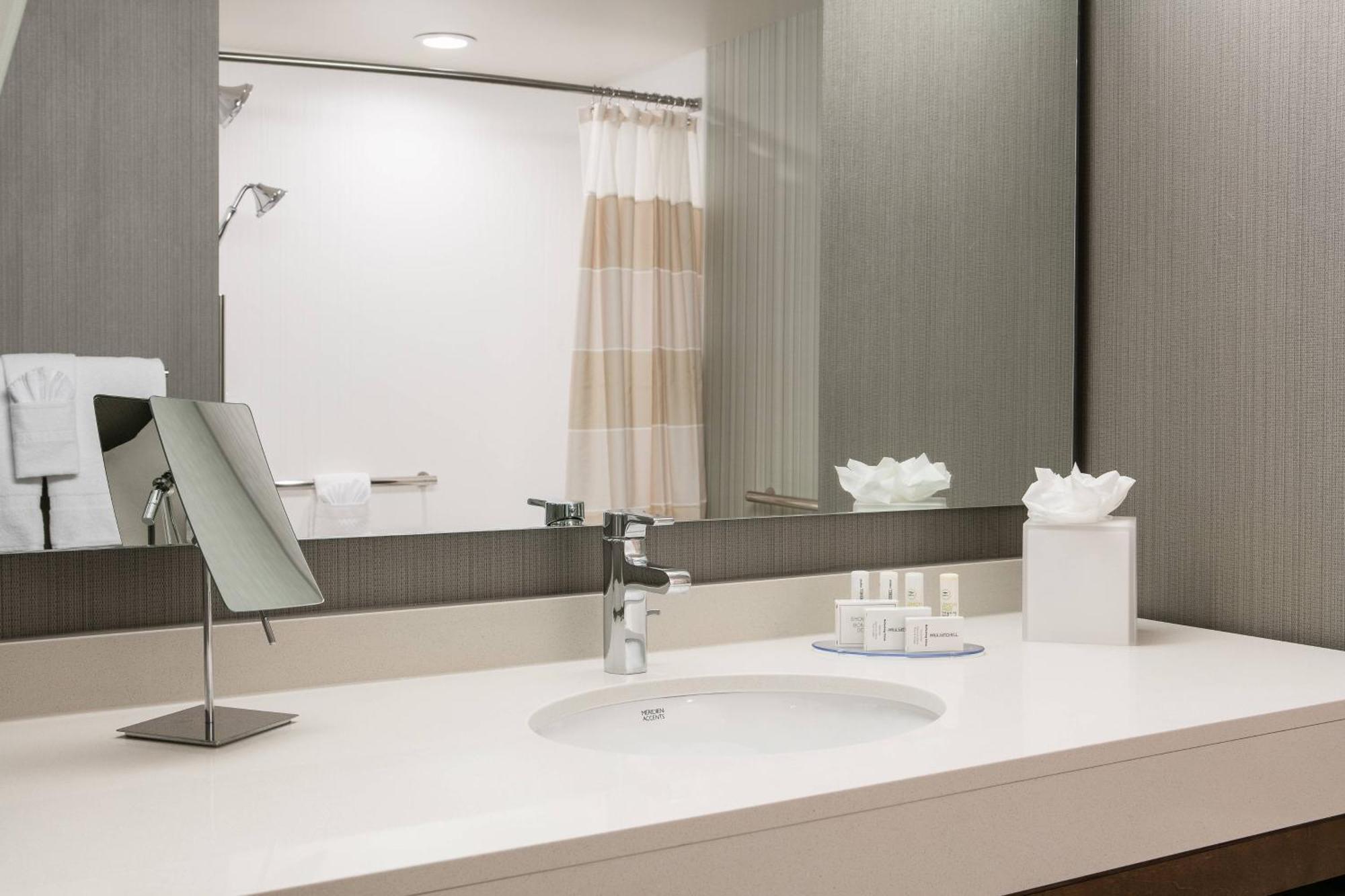 Courtyard By Marriott Omaha Bellevue At Beardmore Event Center Екстериор снимка