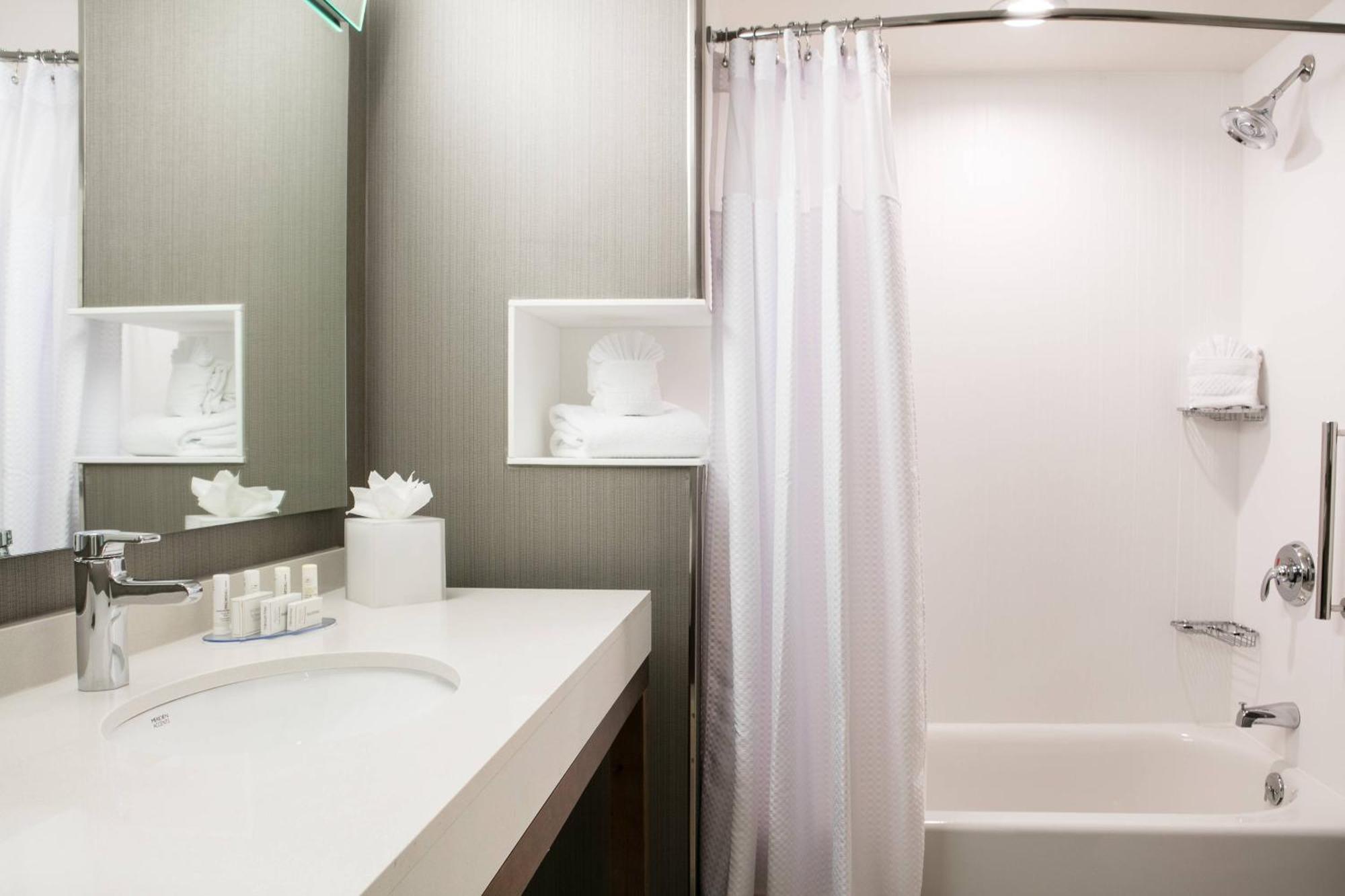 Courtyard By Marriott Omaha Bellevue At Beardmore Event Center Екстериор снимка