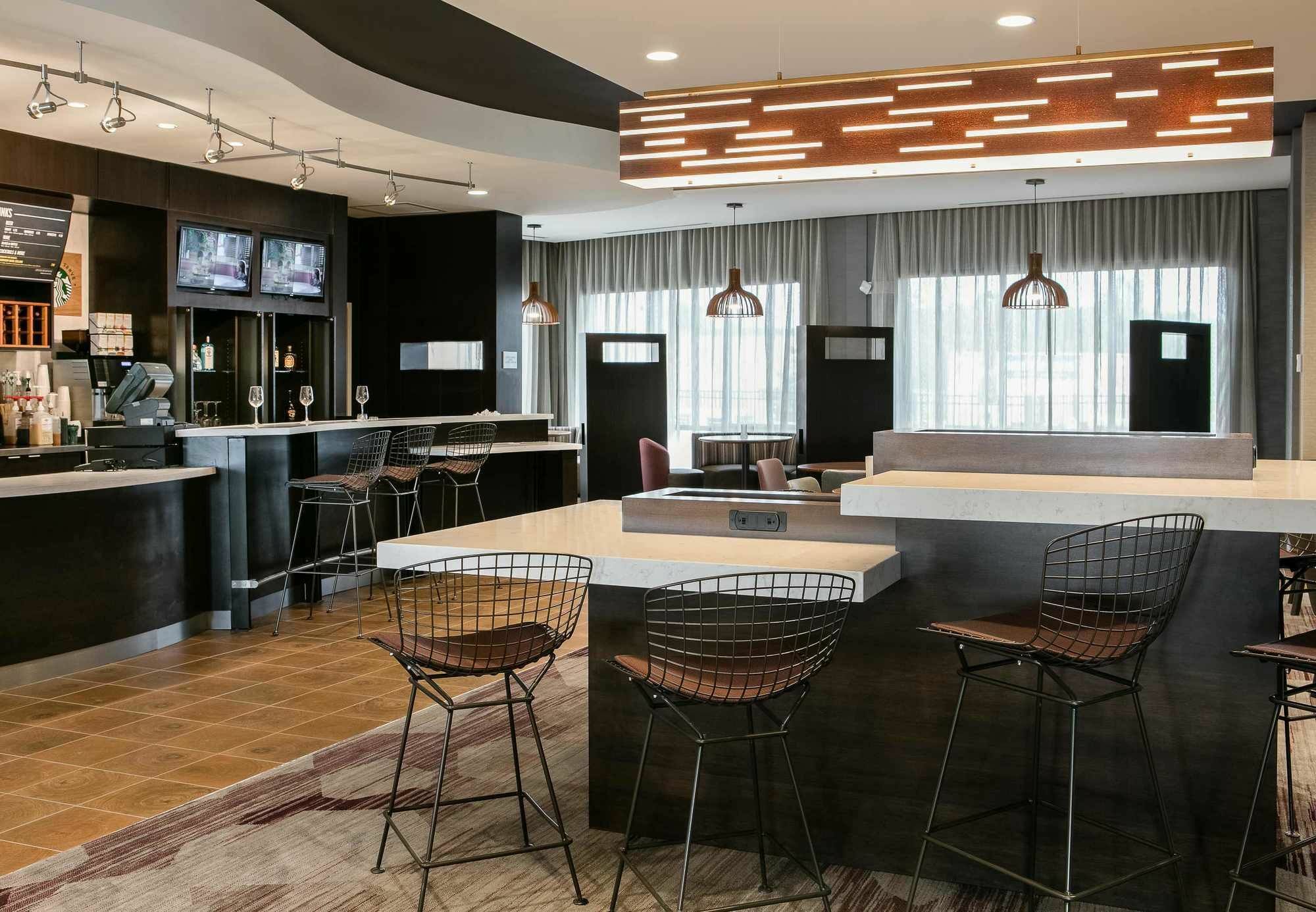 Courtyard By Marriott Omaha Bellevue At Beardmore Event Center Екстериор снимка