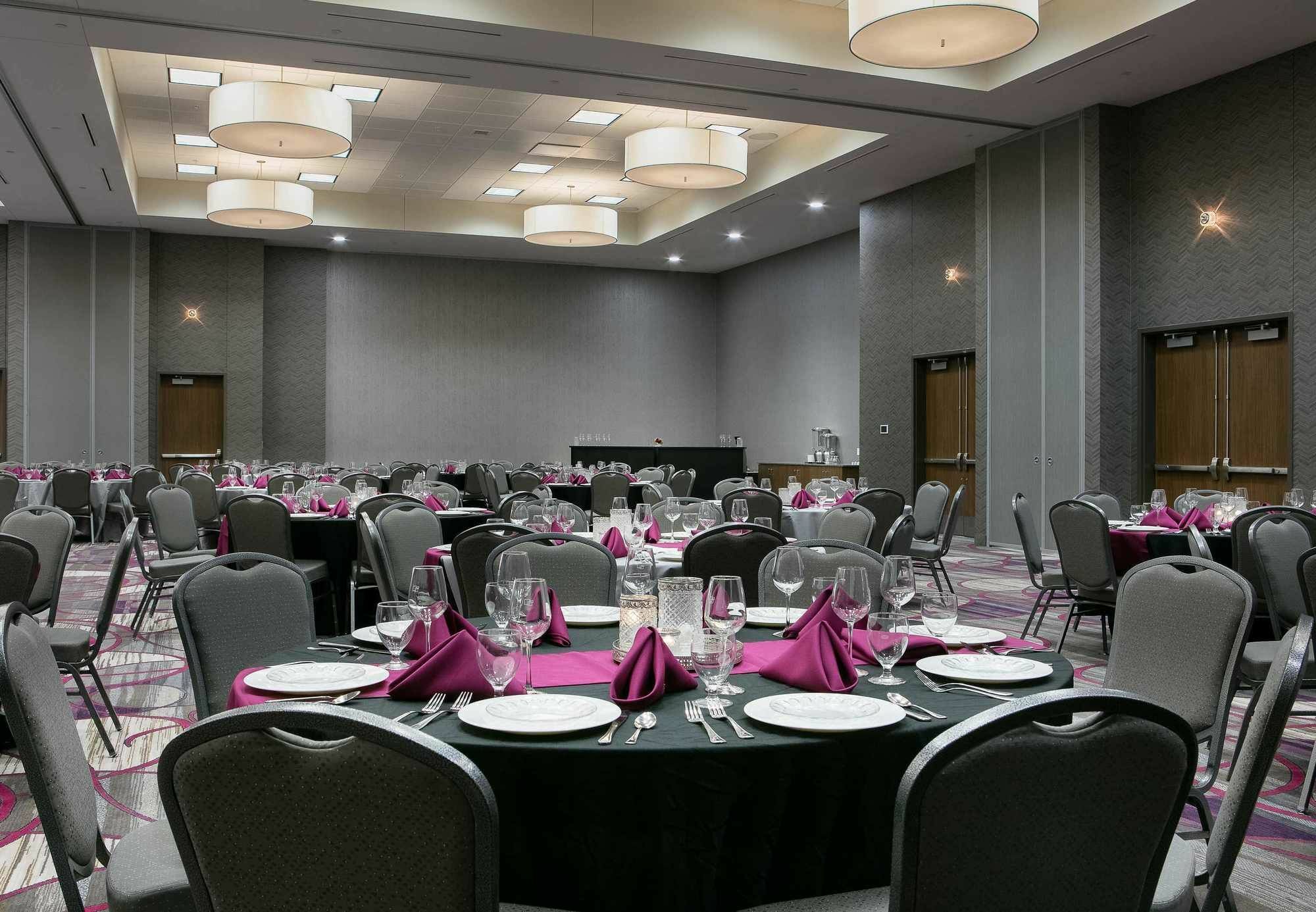 Courtyard By Marriott Omaha Bellevue At Beardmore Event Center Екстериор снимка