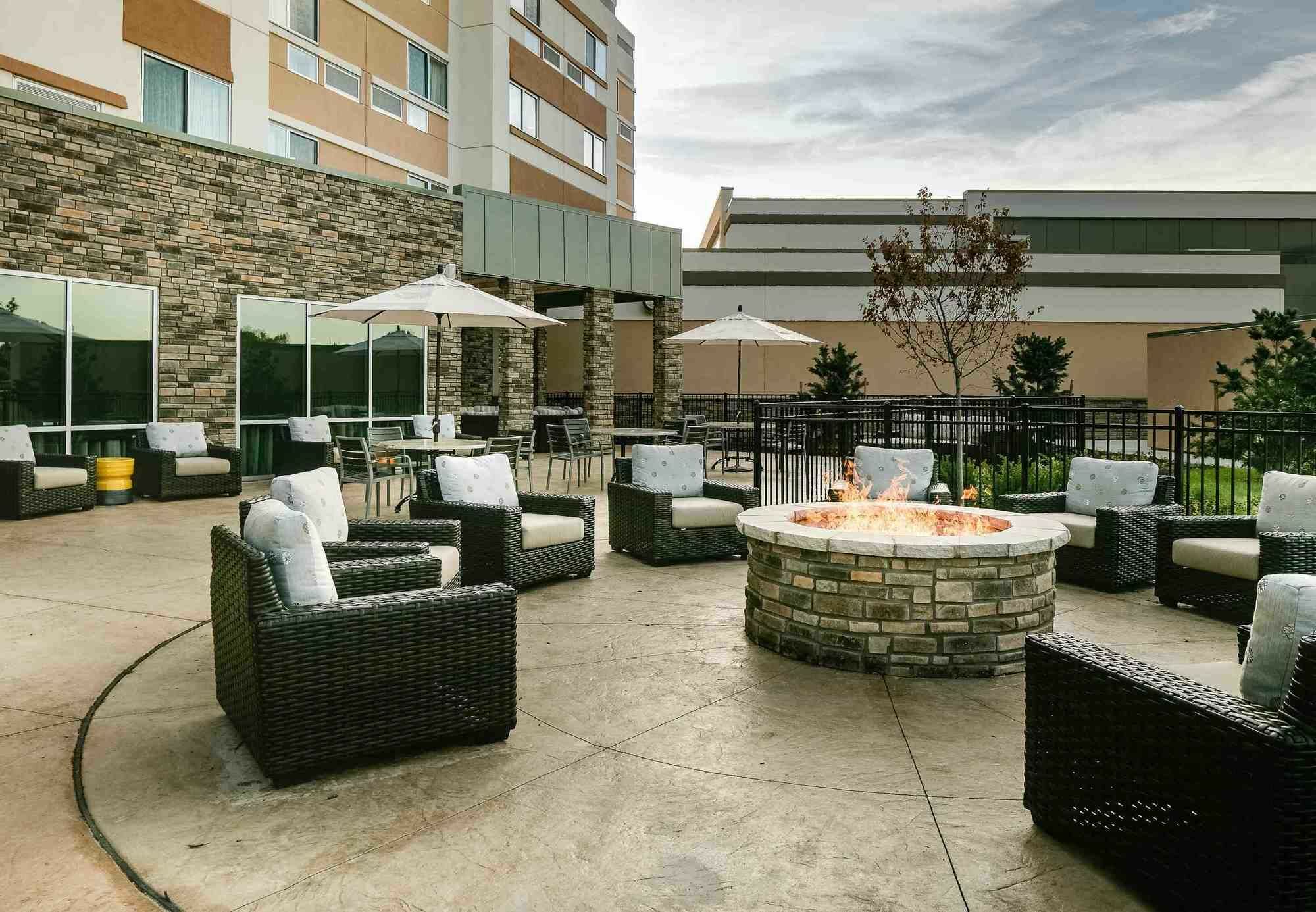Courtyard By Marriott Omaha Bellevue At Beardmore Event Center Екстериор снимка